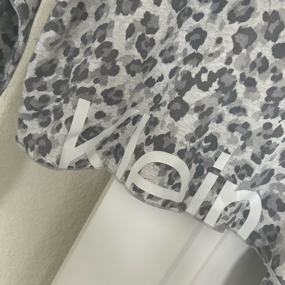 EUC CALVIN Klein Performance Grey Leopard Print Cropped Hoodie - Picture 4 of 11